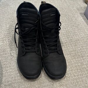 Dr. Martens Black Lace-Up women’s Sheridan Boots
